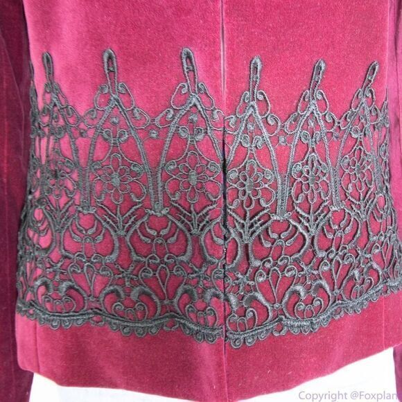 Maggy London 100% cotton embossment burgundy velvet blazer jacket, size 10 - Picture 6 of 16